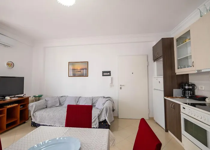 Anna アパート Sarandë